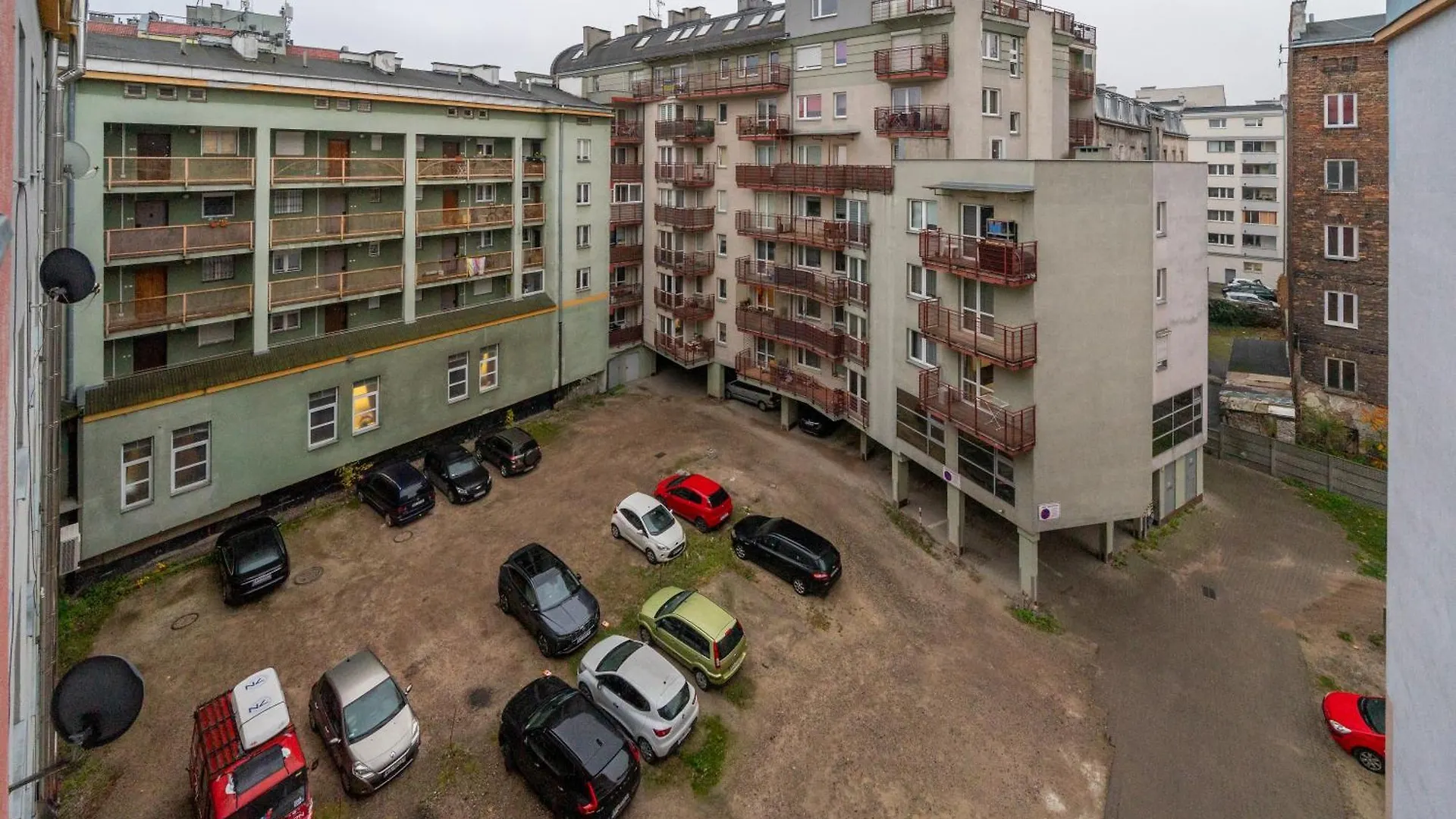 Warsaw Praga Apt - Parking, Tram&Shops Nearby - By Rentujemy Poland