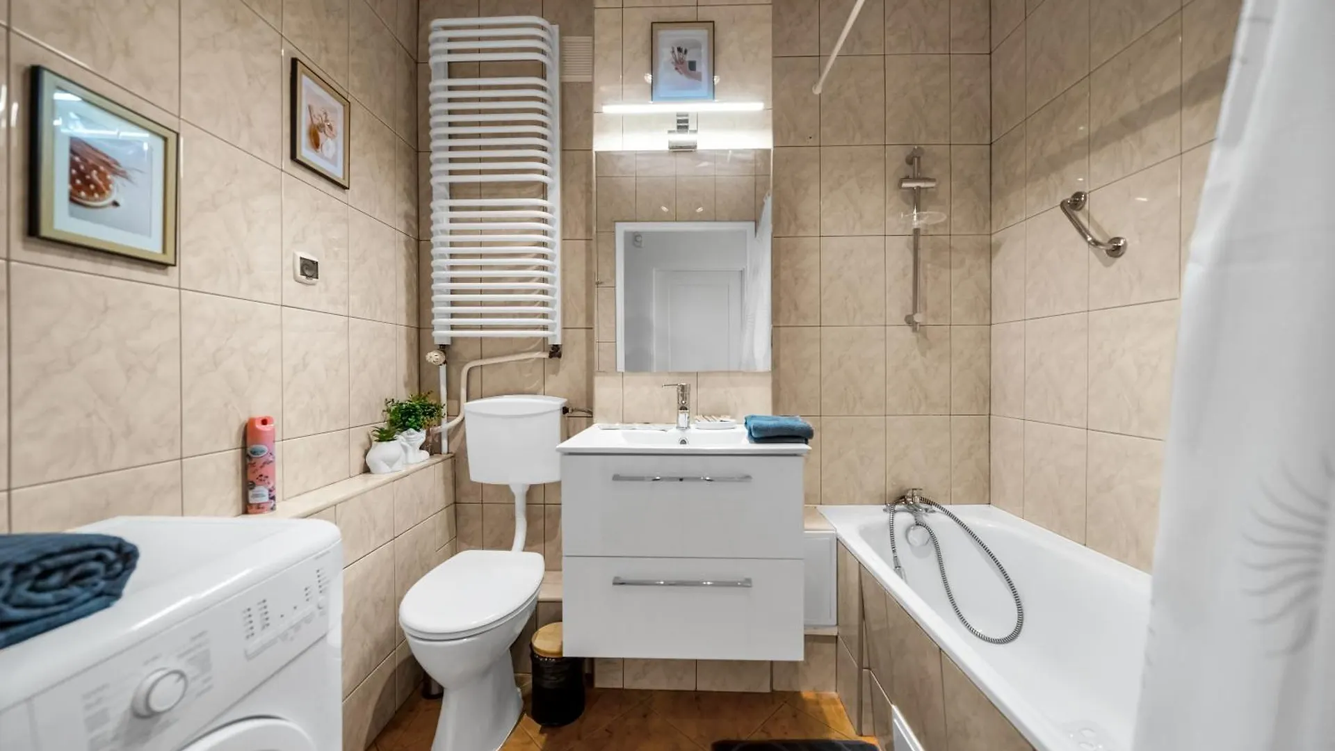 Warsaw Praga Apt - Parking, Tram&Shops Nearby - By Rentujemy