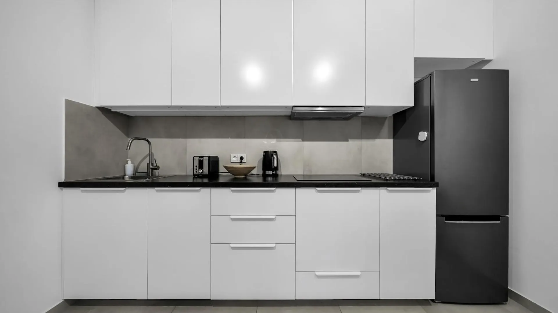 Apartment Warsaw Praga Apt - Parking, Tram&Shops Nearby - By Rentujemy